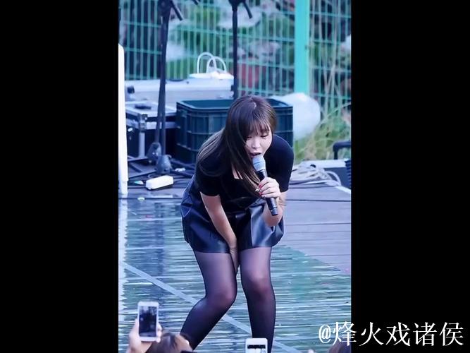 技术女神与粉丝互动的精彩瞬间 技术女神与粉丝互动的精彩瞬间