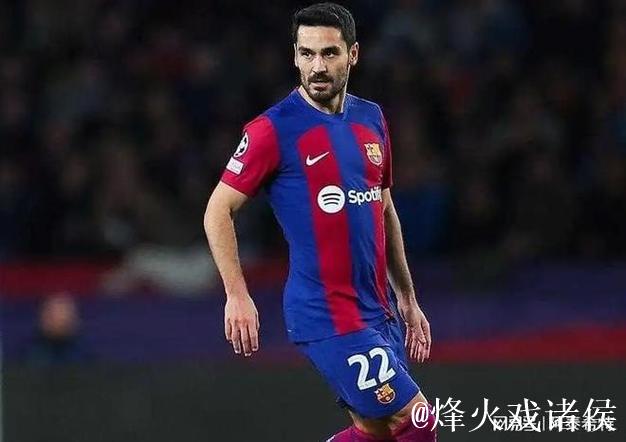 巴萨37岁前锋何去何从：选择意甲“养老”还是接受降薪留队