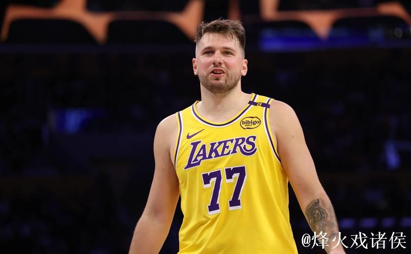 湖人获胜却遭隐忧！斯玛特故技重施，东契奇表现失控
